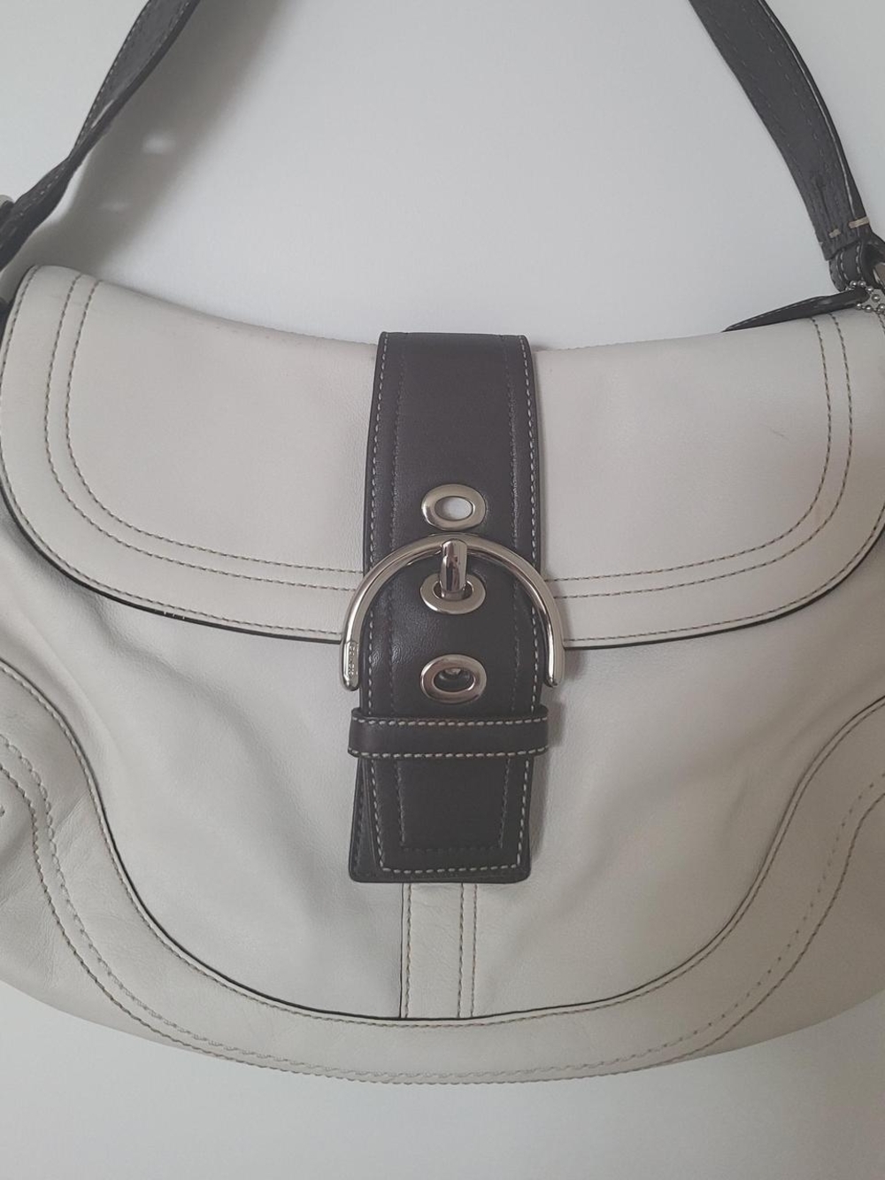 COACH SOHO White and Dark Brown Leather Shoulder Bag with Silver Buckle